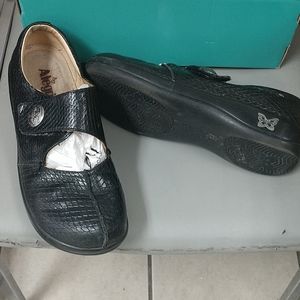 Allegra size 9 shoes